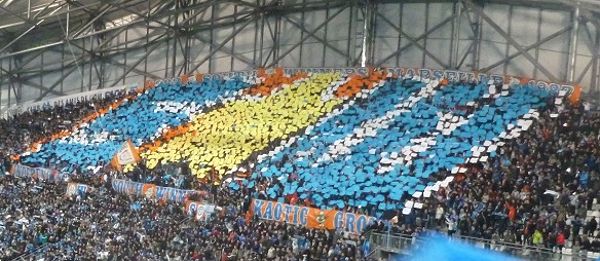 Cổ động viên Olympique de Marseille tại Stade Vélodrome