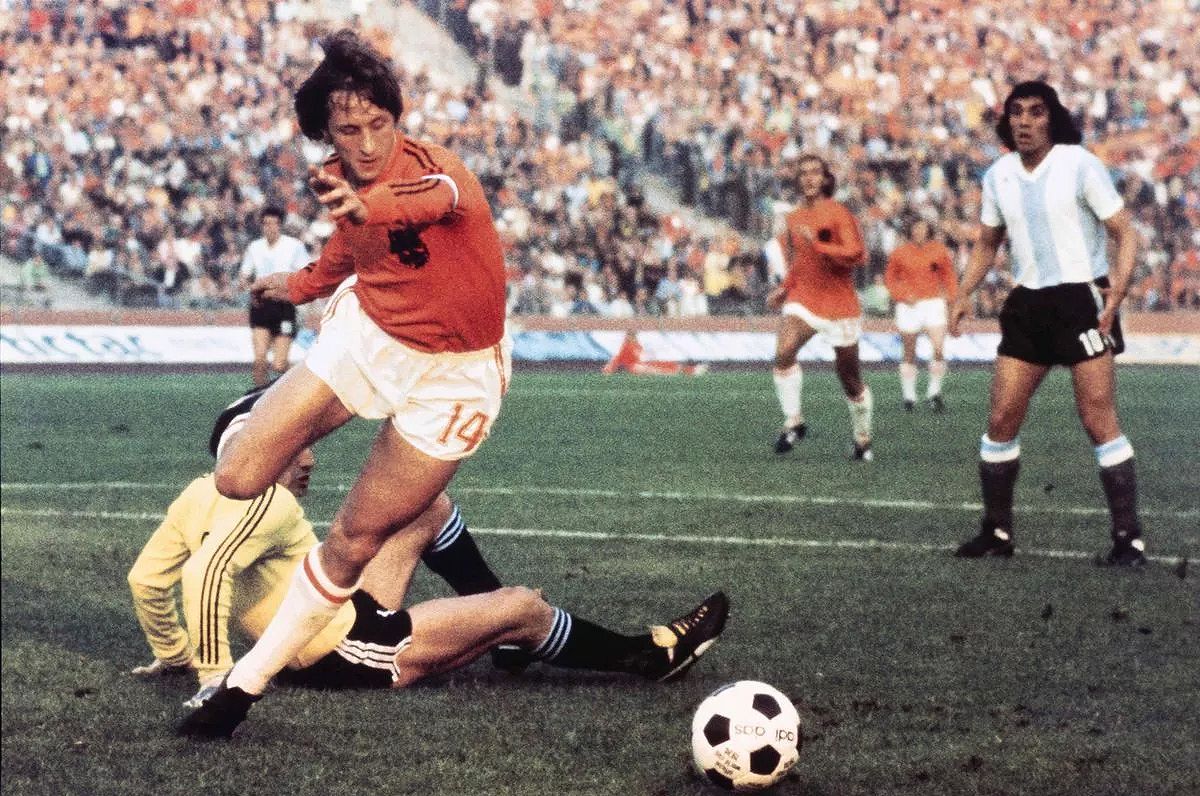 Johan Cruyff - Nghệ Sĩ Bóng Đá