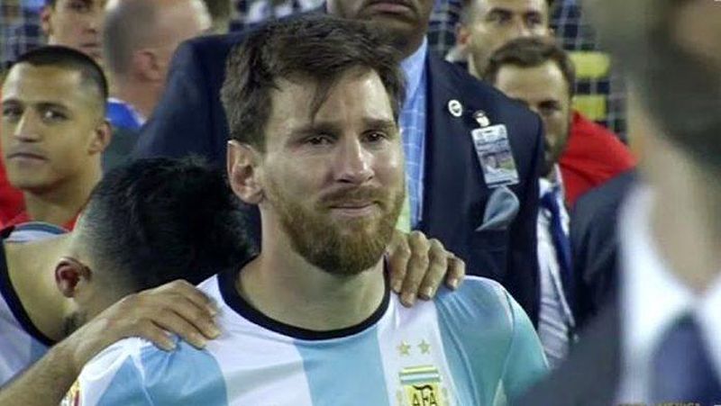 Messi tuyên bố giã từ đội tuyển quốc gia năm 2016