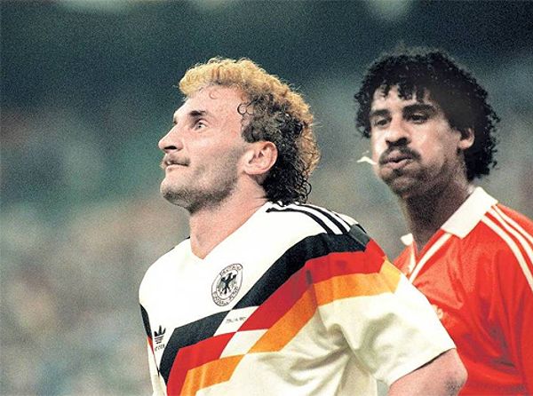 Rudi Voller trong trận chung kết World Cup 1990